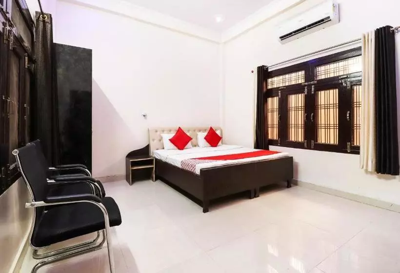 Hotelli Oyo 45992 Royal