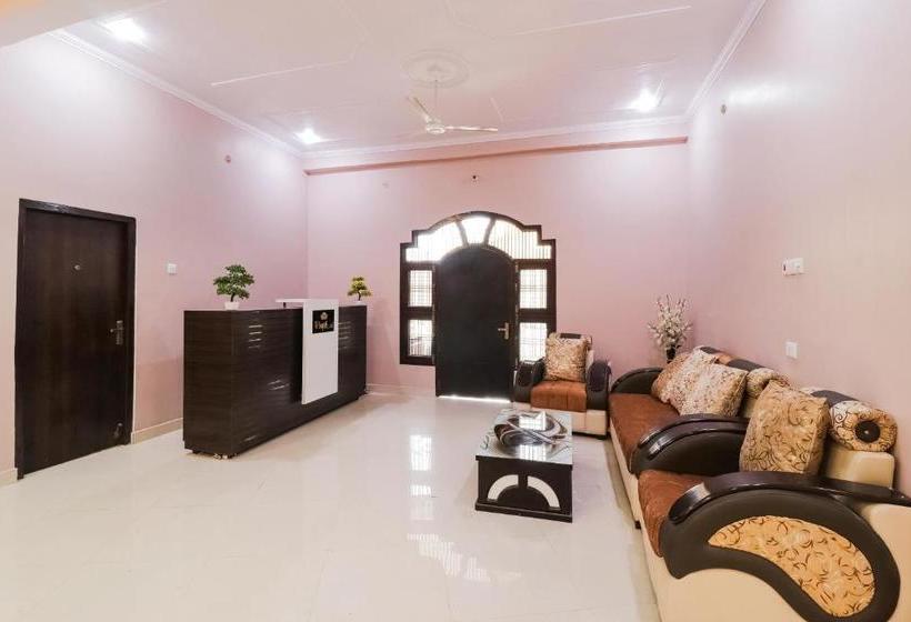 Hotelli Oyo 45992  Royal