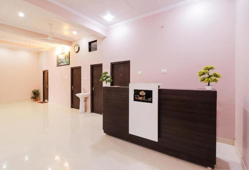 Hotelli Oyo 45992  Royal