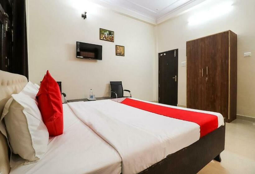 Hotelli Oyo 45992  Royal