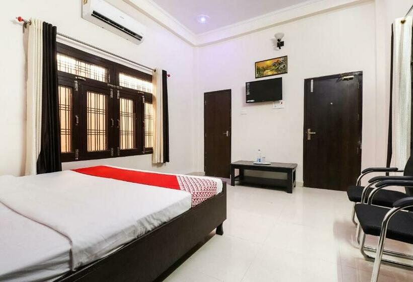 Hotelli Oyo 45992  Royal