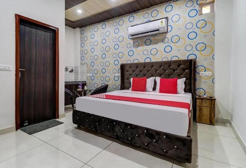 בית מלון כפרי Oyo 81954 K7 Regency