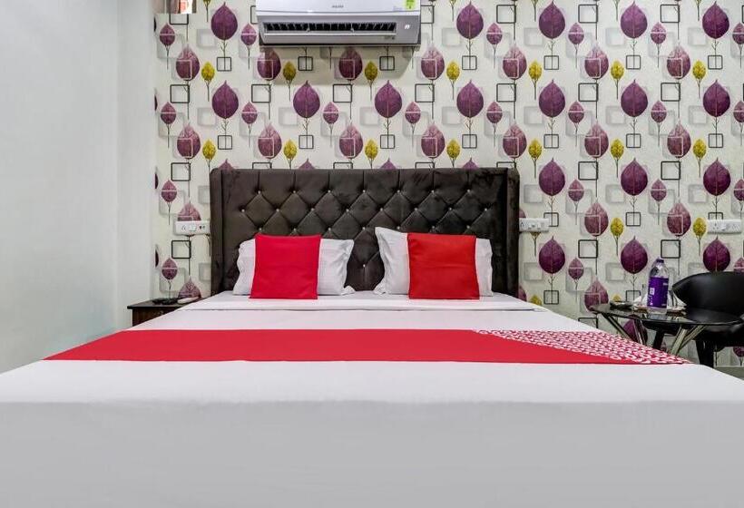 בית מלון כפרי Oyo 81954 K7 Regency