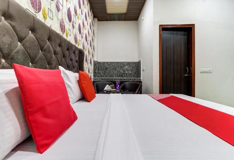 בית מלון כפרי Oyo 81954 K7 Regency