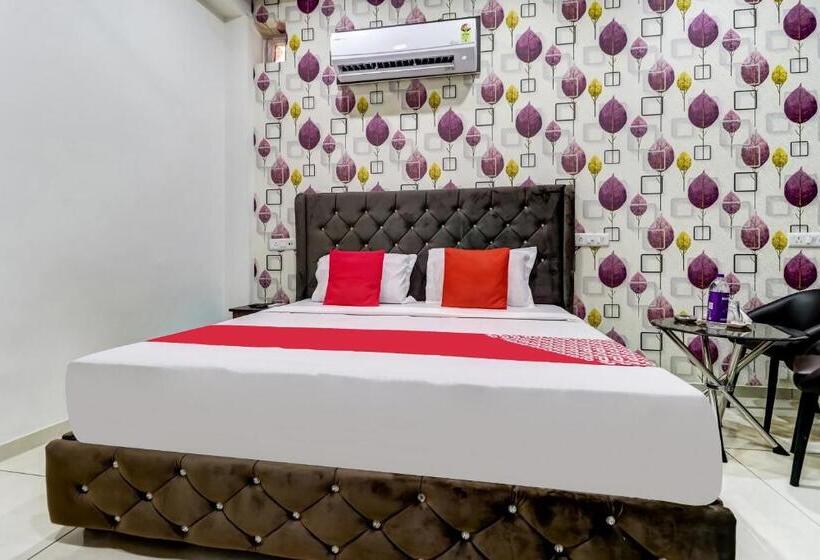 בית מלון כפרי Oyo 81954 K7 Regency