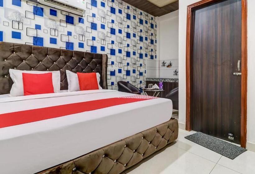 בית מלון כפרי Oyo 81954 K7 Regency