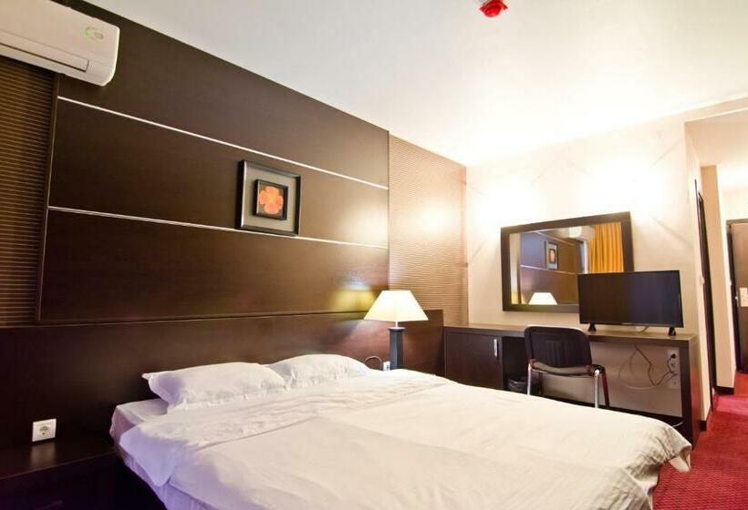 בית מלון כפרי семеен хотел романтика