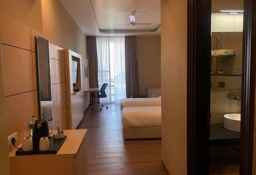 هتل Tdi Club Retreat