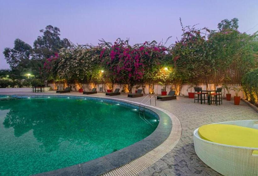 هتل Tdi Club Retreat