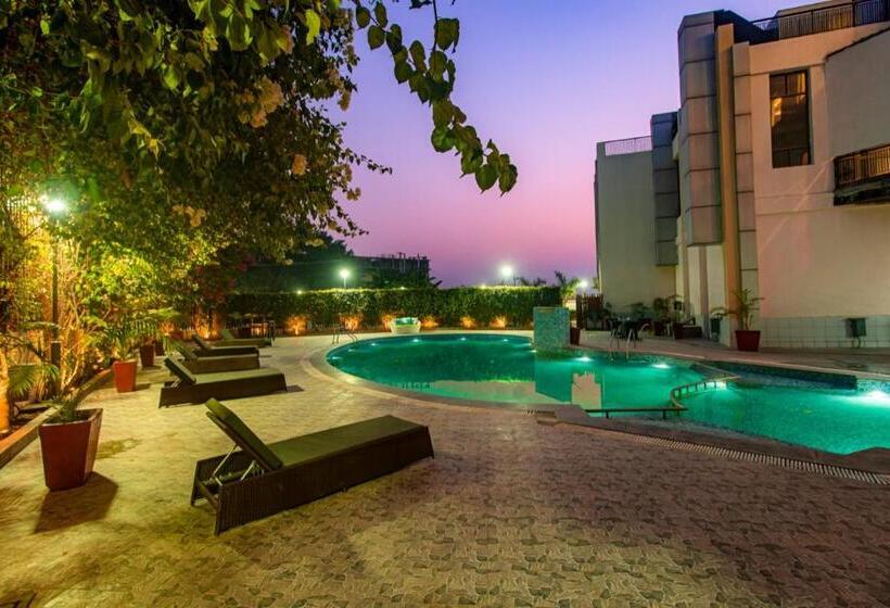 هتل Tdi Club Retreat