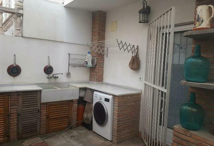 بنسيون Room In Guest Room Twin Room In Valencia With Private Bathroom And Large Terrace For Pets