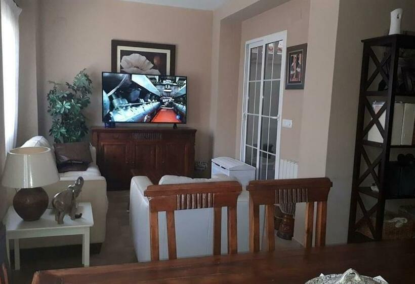 بنسيون Room In Guest Room Twin Room In Valencia With Private Bathroom And Large Terrace For Pets