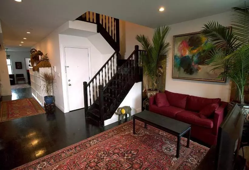 هتل The Gallery House