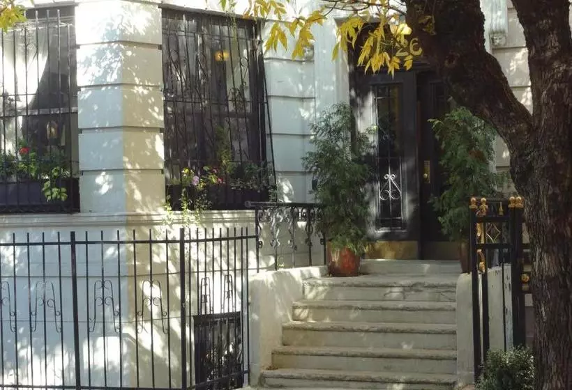 هتل The Gallery House