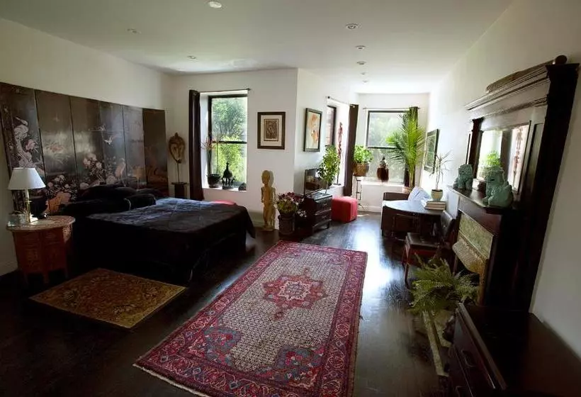 هتل The Gallery House