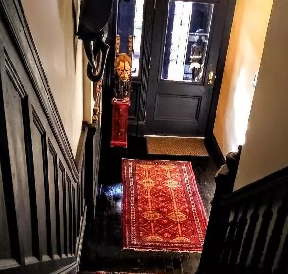 هتل The Gallery House