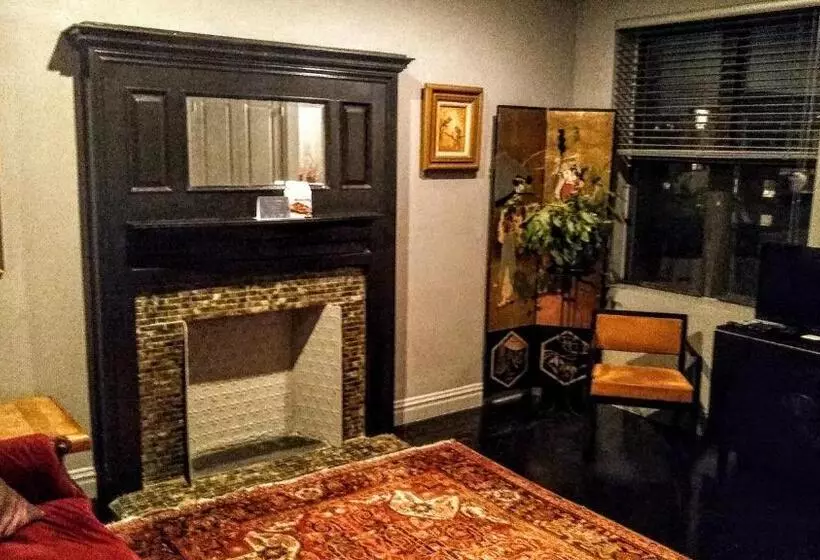 هتل The Gallery House