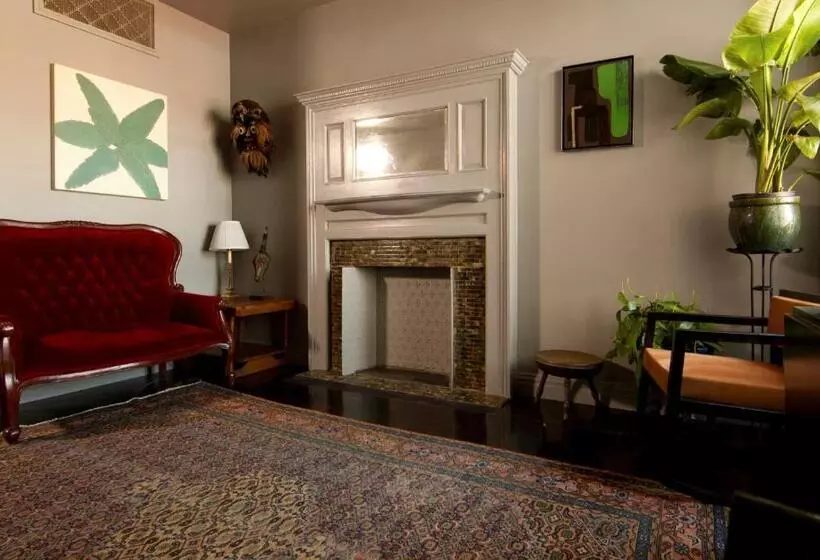 هتل The Gallery House