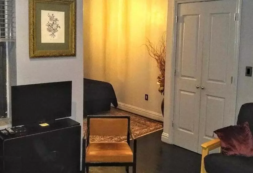 هتل The Gallery House