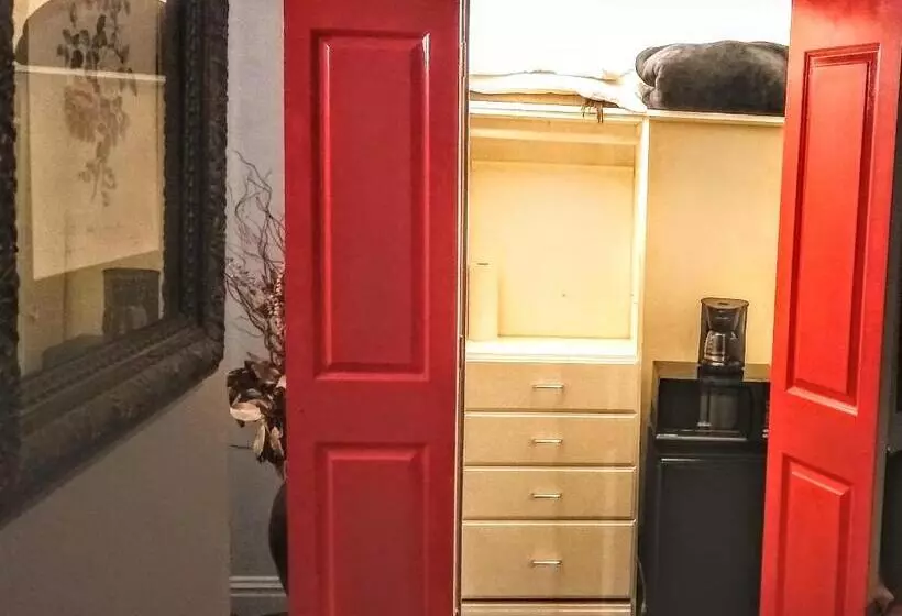 هتل The Gallery House