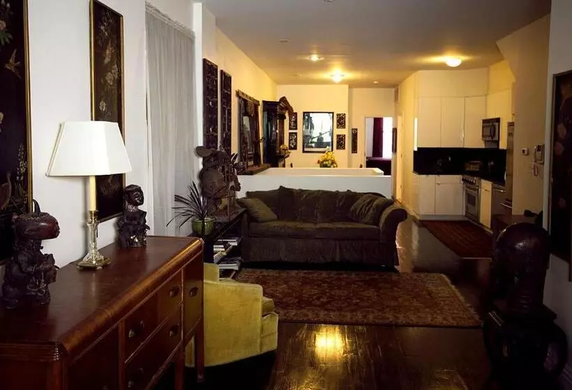 هتل The Gallery House