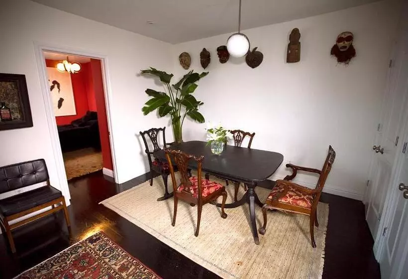 هتل The Gallery House