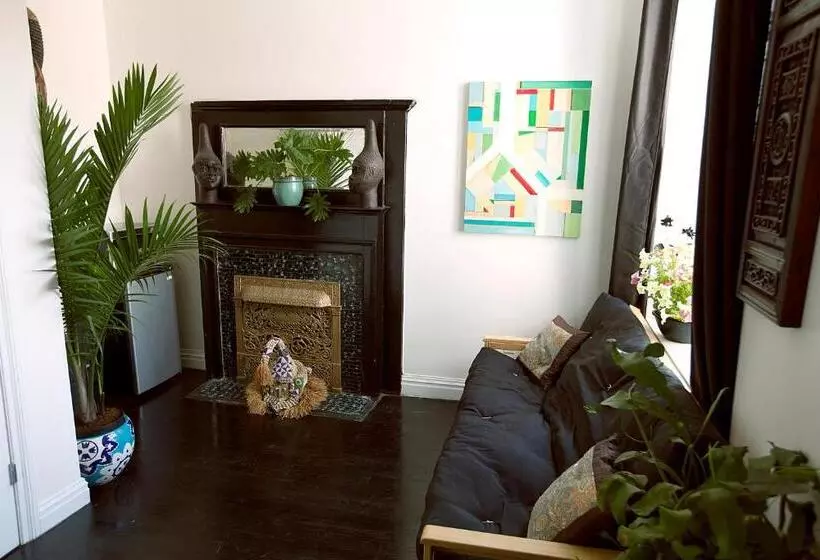 هتل The Gallery House