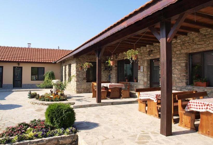 پانسیون Dobrevata House