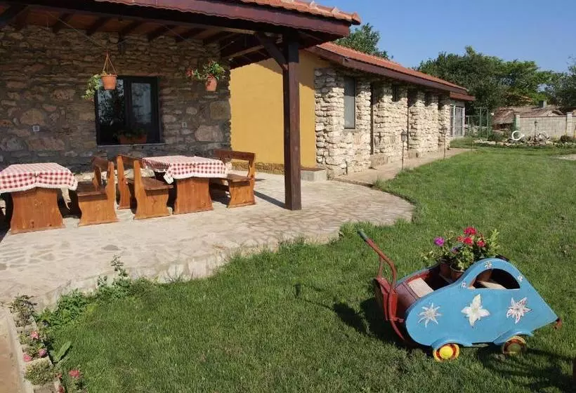 پانسیون Dobrevata House