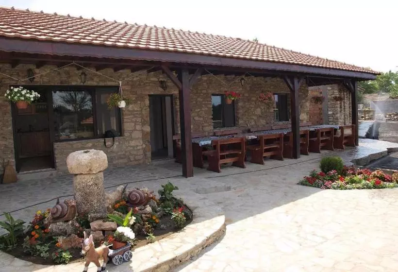 پانسیون Dobrevata House