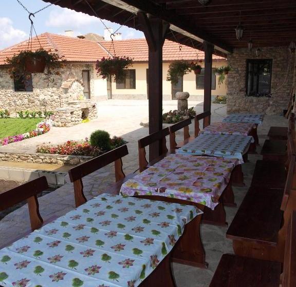 پانسیون Dobrevata House