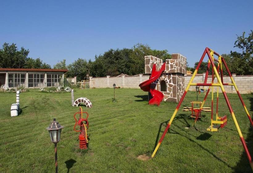 پانسیون Dobrevata House