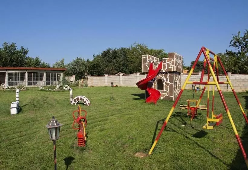 پانسیون Dobrevata House