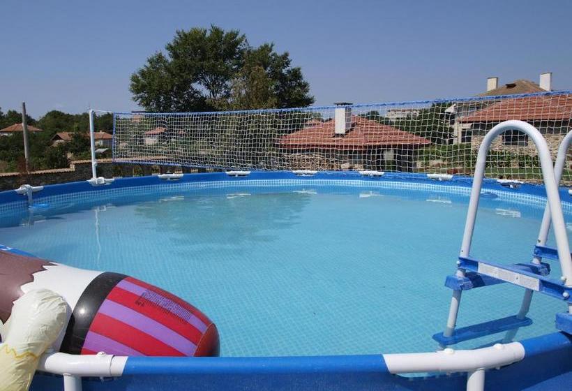 پانسیون Dobrevata House