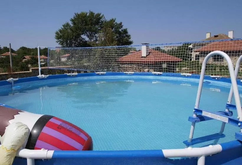 پانسیون Dobrevata House