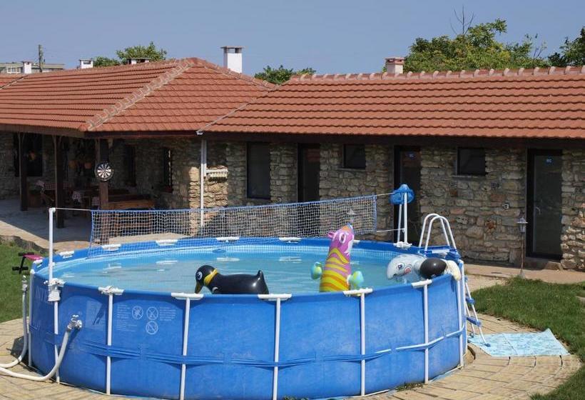 پانسیون Dobrevata House