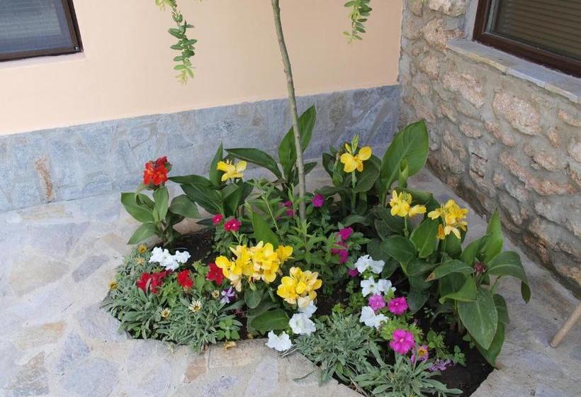 پانسیون Dobrevata House