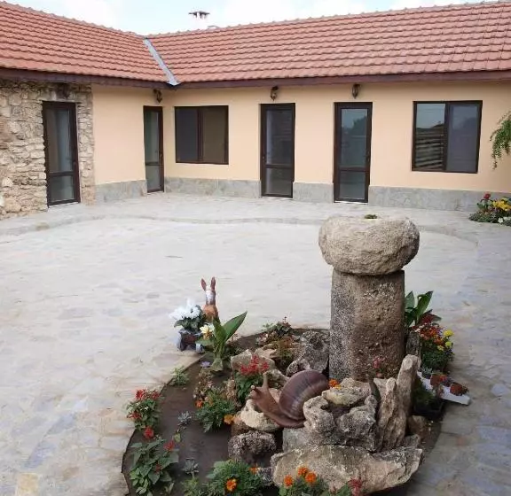 پانسیون Dobrevata House