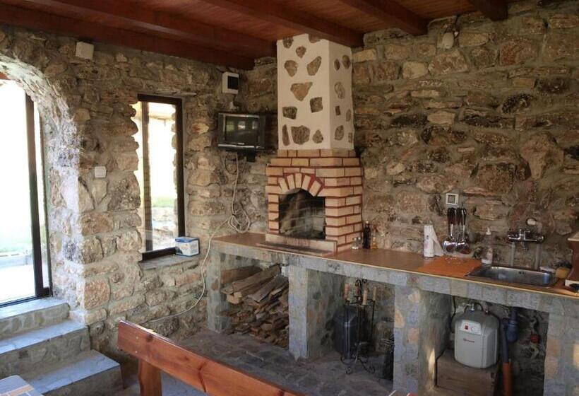 پانسیون Dobrevata House