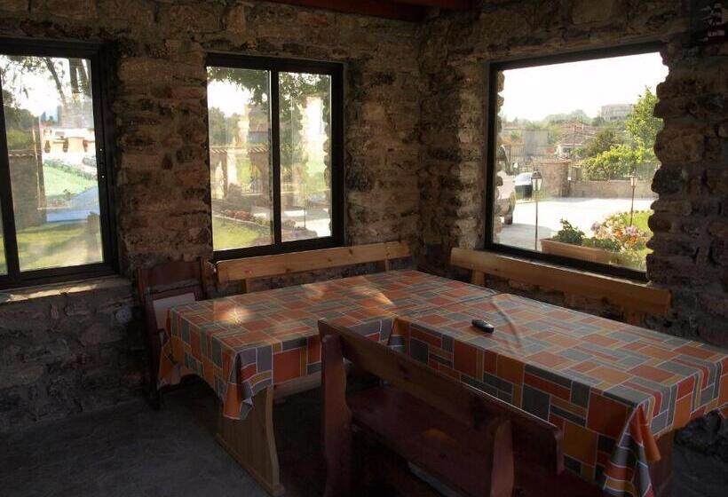 پانسیون Dobrevata House