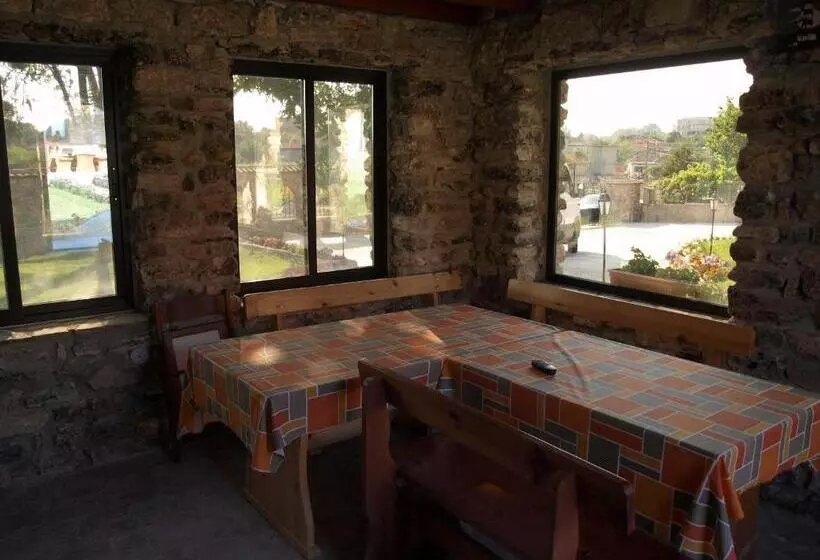 پانسیون Dobrevata House