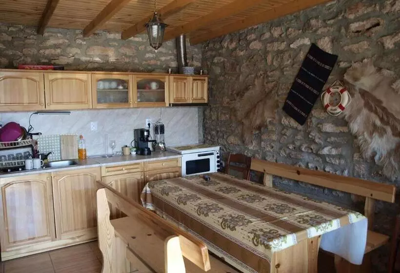 پانسیون Dobrevata House