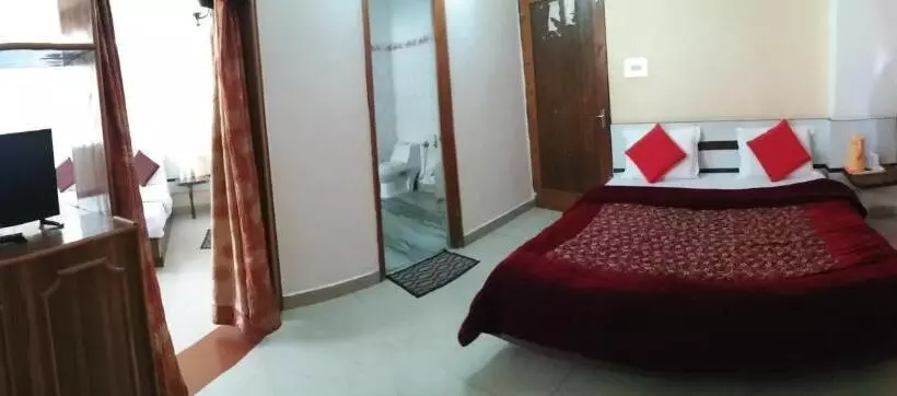 Отель Bhawani International