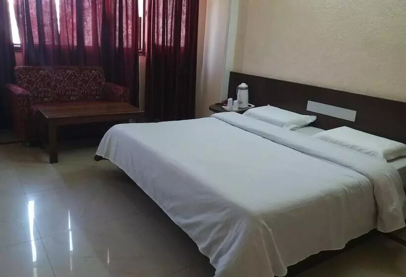 Отель Bhawani International