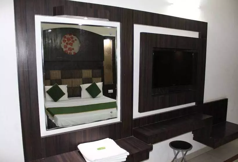 Отель Bhawani International