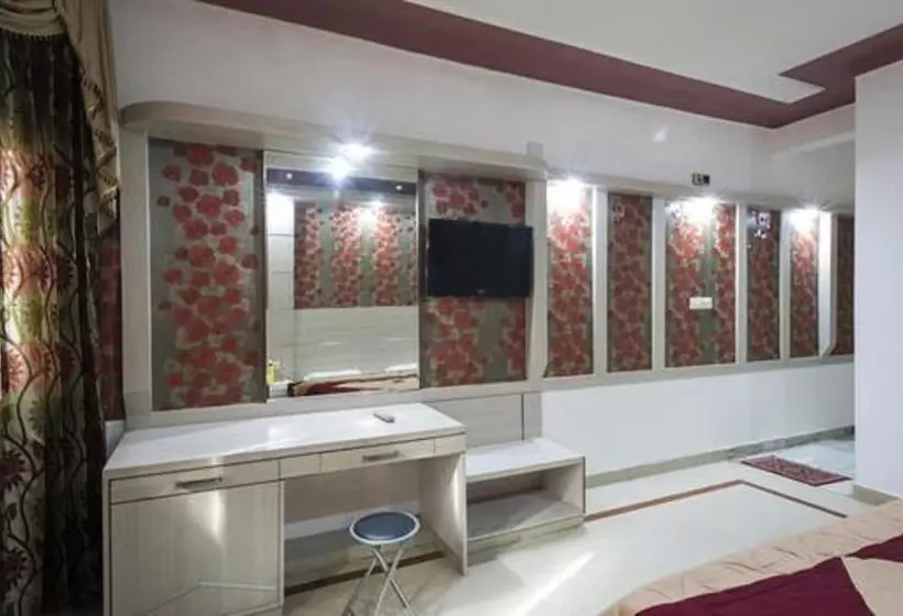 Отель Bhawani International