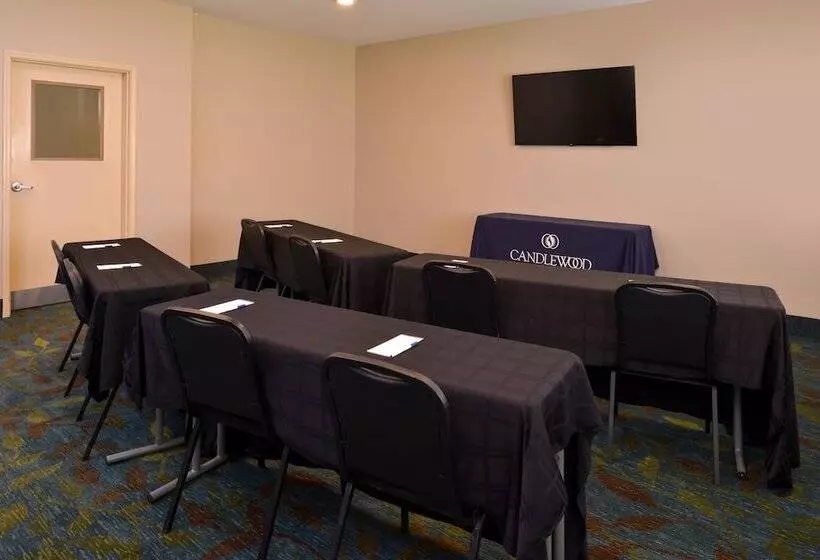 호텔 Candlewood Suites Bloomington, An Ihg