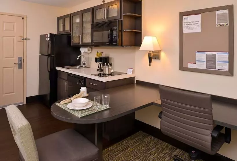 호텔 Candlewood Suites Bloomington, An Ihg