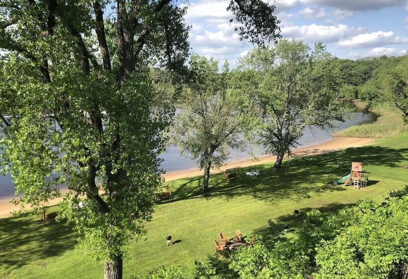 Отель Cedar Lodge And Settlement