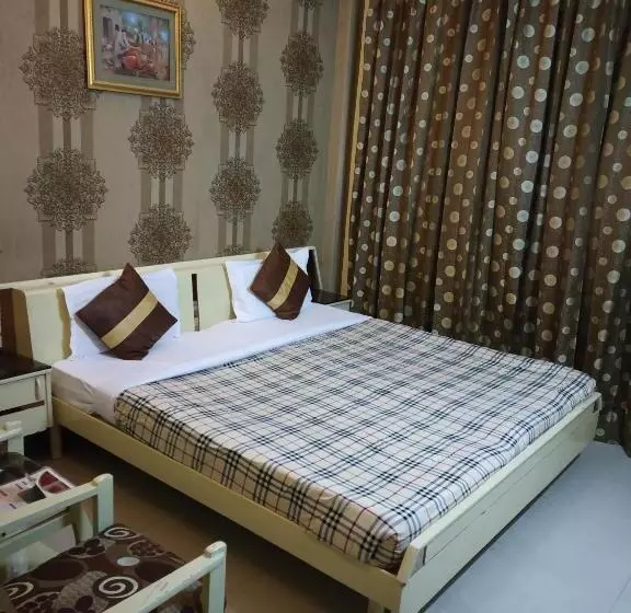 Отель Cj International